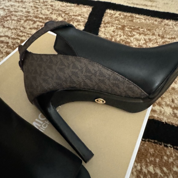 MICHAEL Michael Kors Shoes - Michael Kors, Lawson, open toe, black and brown leather ankle booties size 6 1/2